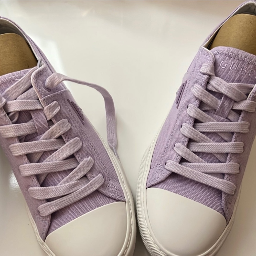 GUESS light purple pranze canvas sneakers